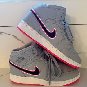 Air Jordan 1 Mid Wolf Grey Racer Pink Black (GS) - 5Y (Womans 6.5)